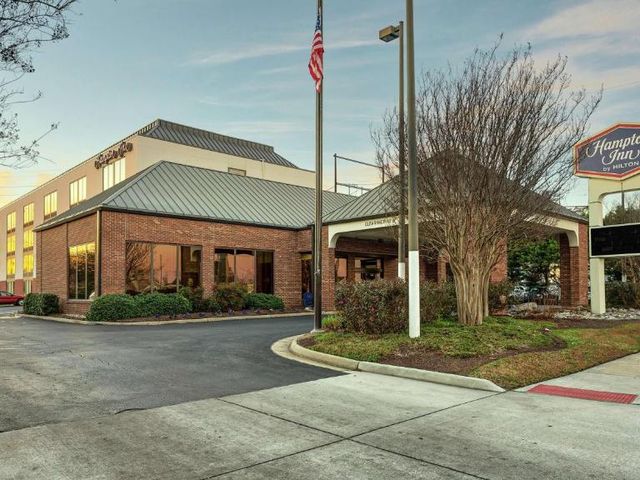 Hampton Inn Norfolk-Naval Base — 4.8 km away from Old Dominion University