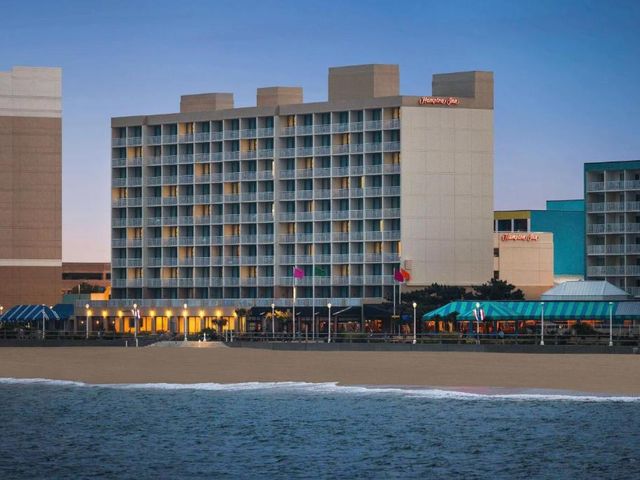 Hampton Inn Virginia Beach-Oceanfront South — 2.2 km away from Virginia Aquarium