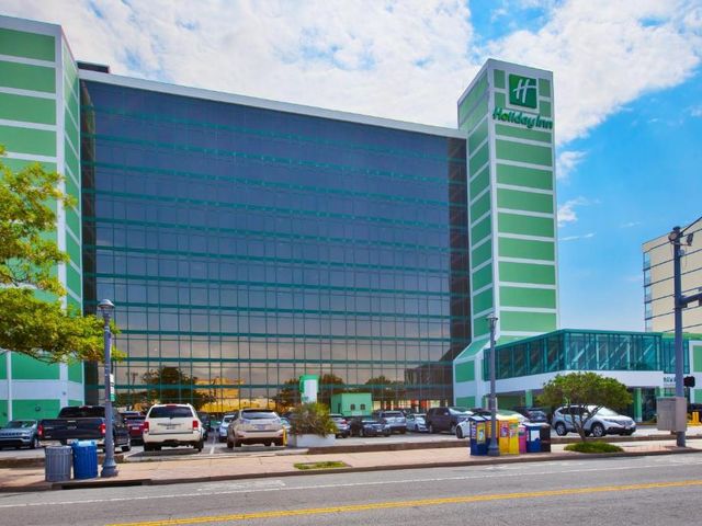 Holiday Inn Va Beach-Oceanside 21st St by IHG — 1.3 km away from Virginia Beach Convention Center