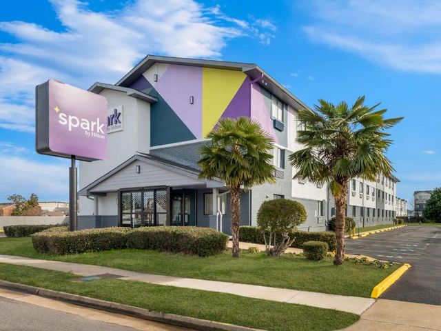 Spark by Hilton Norfolk — 2.8 km from the airport