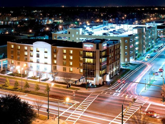 SpringHill Suites Norfolk Old Dominion University — 450 m away from Old Dominion University