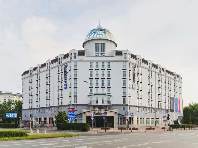 Radisson Blu Sobieski — 2 km away from Warsaw Medical University Hospital