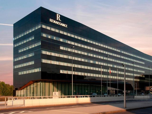Renaissance Warsaw Airport Hotel — 250 m from the airport