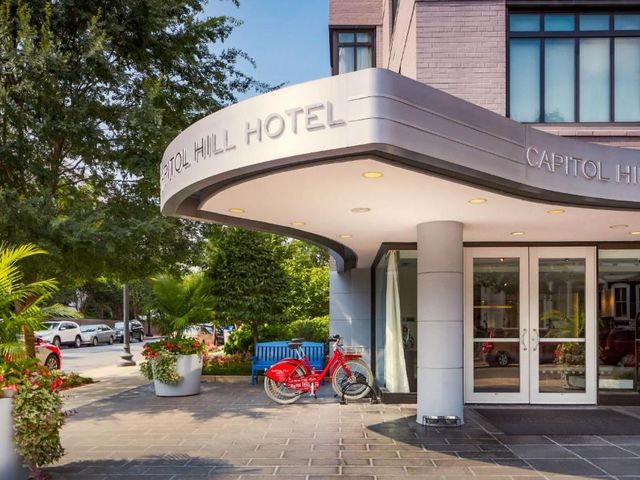 Capitol Hill Hotel — 600 m away from US Capitol Building