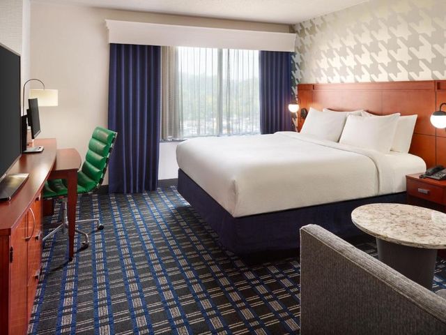 Courtyard Arlington Crystal City/Reagan National Airport — 1 km from the airport