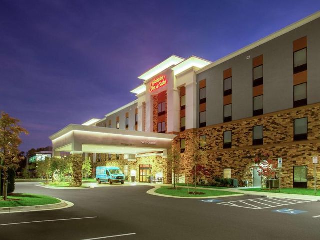 Hampton Inn & Suites Glenarden/Washington DC — 2 km away from FedExField