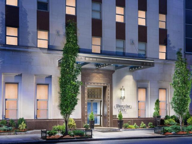 Hampton Inn Washington DC White House — 500 m away from White House