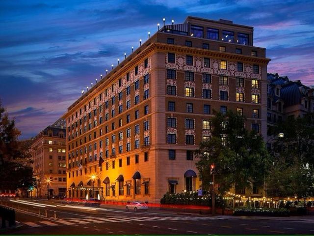 Hotel Washington — 350 m away from White House