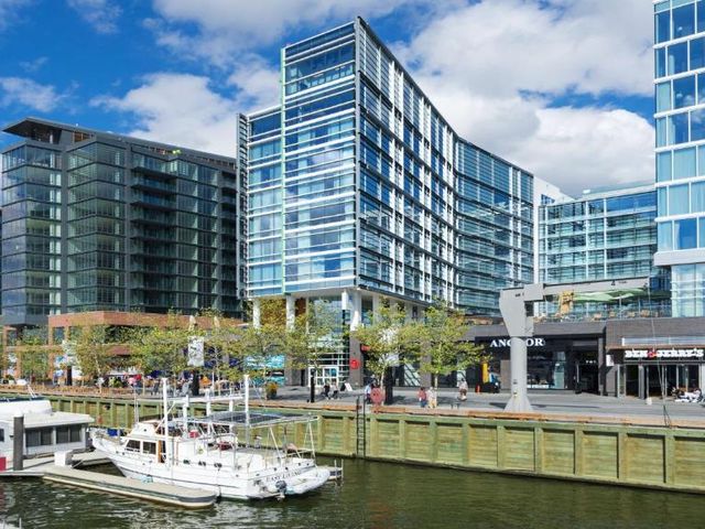 Hyatt House Washington DC/The Wharf — 1 km away from Smithsonian Museums