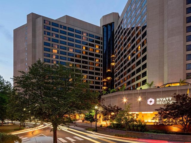Hyatt Regency Crystal City at Reagan National Airport — 900 m from the airport
