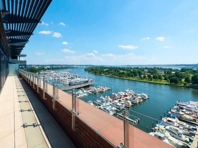 InterContinental - Washington D.C. - The Wharf by IHG — 1 km away from Smithsonian Museums
