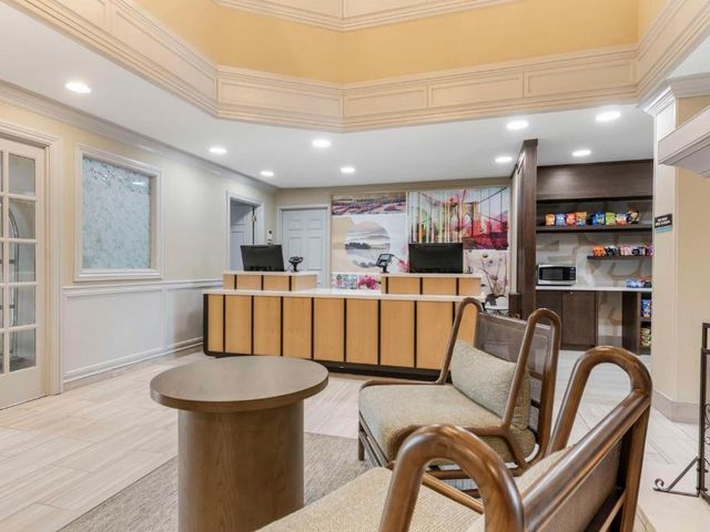 Sonesta ES Suites Dulles Airport — 2.3 km from the airport