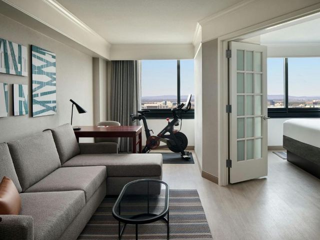 Washington Dulles Marriott Suites — 3.9 km from the airport