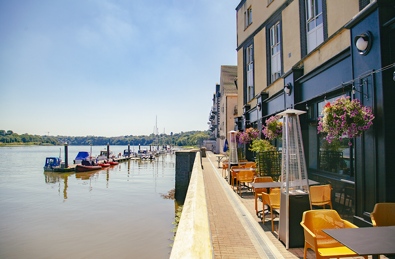 Waterford Marina Hotel — Canada St