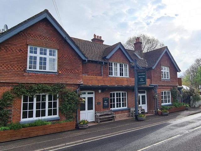 The Plough Itchen Abbas — 4.6 km away from Boomtown Fair