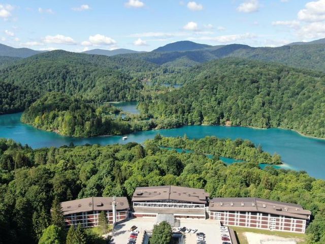 Hotel Jezero - Plitvice Lakes National Park — 500 m away from Plitvice Lakes from Zadar