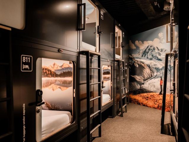 Capsule Hotel - Zurich Airport — 30 m from the airport