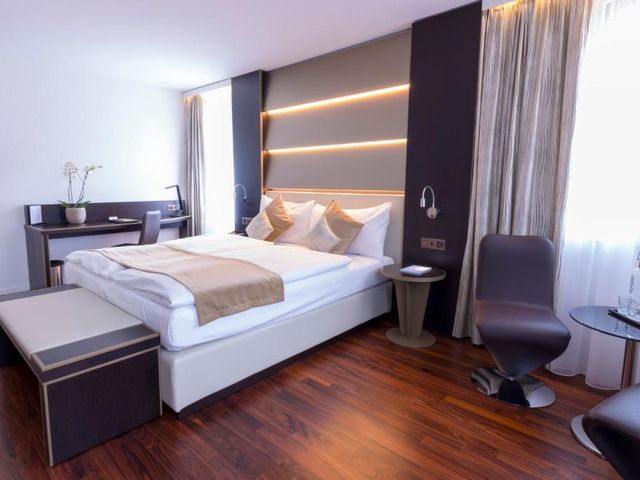 Hotel Krone Unterstrass — 2.8 km away from Hallenstadion Zurich