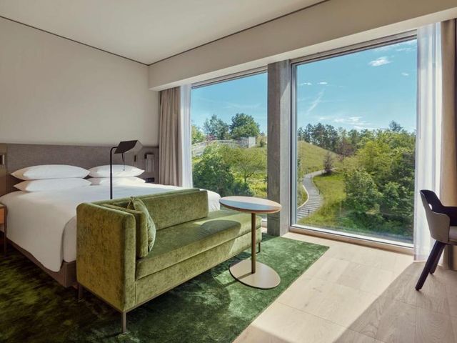 Hyatt Regency Zurich Airport Circle — 350 m from the airport